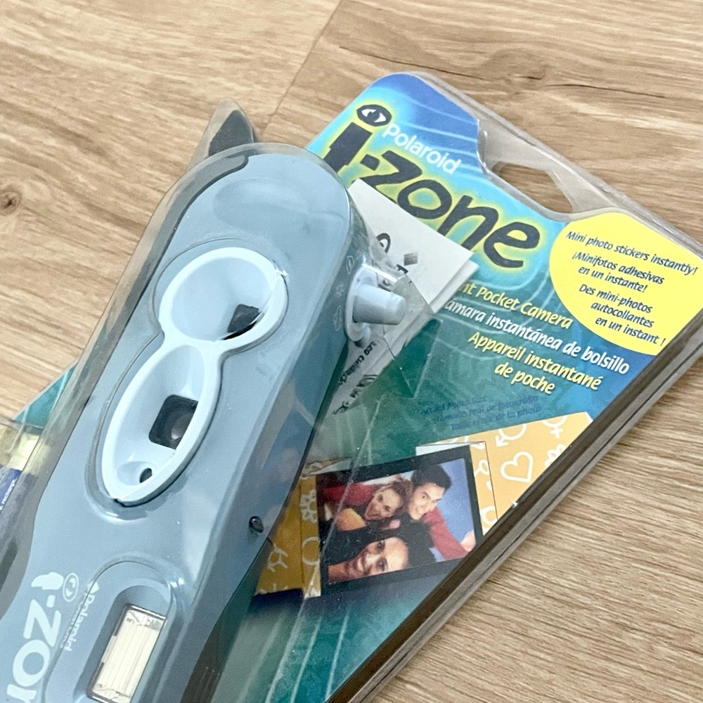 Polaroid i-Zone Instant Pocket Camera - Picture 3 of 4